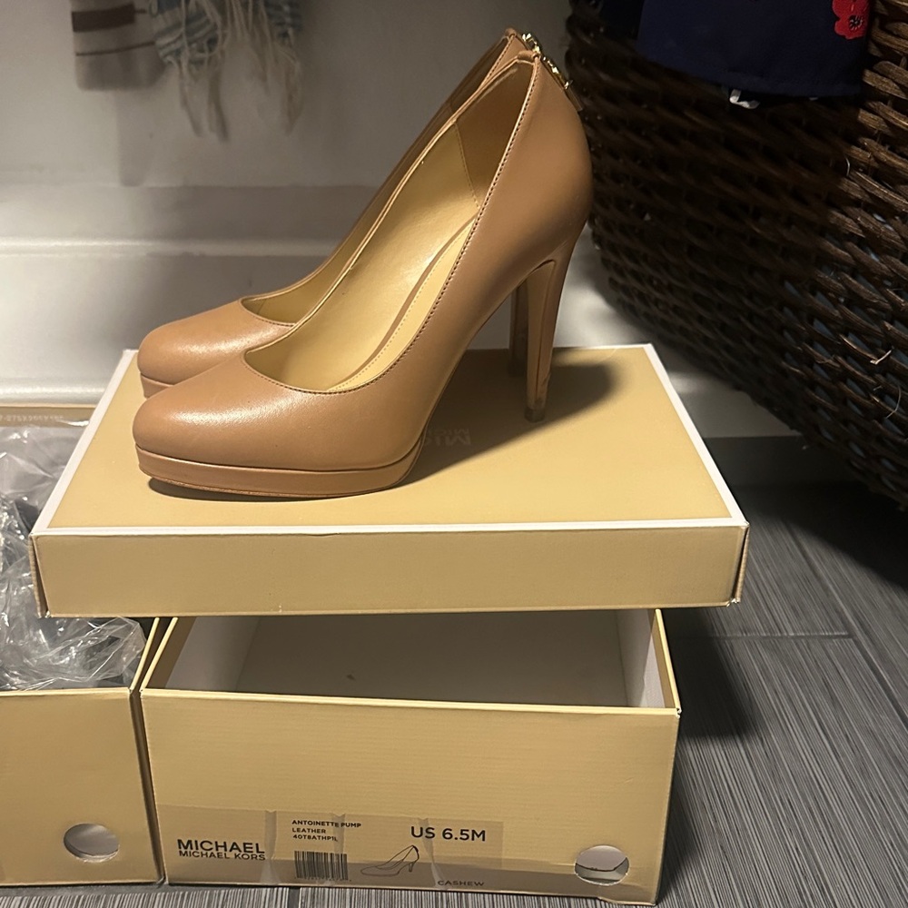 Michael Kors Nude Leather Heels